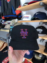Load image into Gallery viewer, Vintage 80s Sports Specialties New York Mets Black Dome Side Logo Snapback
