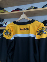 Load image into Gallery viewer, Deadstock 2014 Reebok Boston Bruins Blank Jersey Size Large

