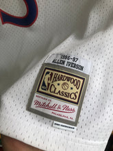 Load image into Gallery viewer, Mitchell &amp; Ness Philadelphia 76ers Allen Iverson Jersey Size Large
