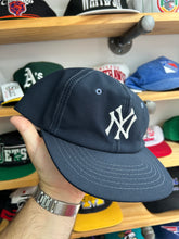 Load image into Gallery viewer, Vintage New York Yankees Plain Logo SnapBack
