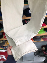 Load image into Gallery viewer, Vintage 1997 Levi’s 501 Button Fly Jeans Size 34x30
