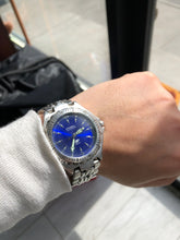 Load image into Gallery viewer, Vintage 90s Fossil Blue Quartz Men’s Stainless Steel Diver Watch
