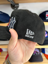 Load image into Gallery viewer, Vintage 1998 New Era New York Yankees World Series Champions SnapBack
