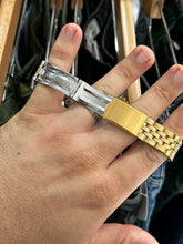 Load image into Gallery viewer, Vintage 1995 Bulova Caravelle Gold Quartz Diver Watch 38MM
