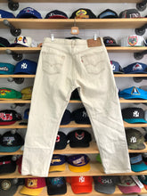 Load image into Gallery viewer, Vintage 1997 Levi’s 501 Button Fly Jeans Size 34x30
