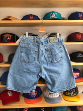 Load image into Gallery viewer, Vintage 2001 Levi’s Silvertab Light Wash Loose Jean Shorts Size 30
