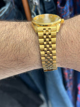Load image into Gallery viewer, Vintage 80s Lindenwold Gold Datejust Jubilee Bracelet Watch
