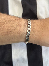 Load image into Gallery viewer, Gucci .925 Silver Curb Link GG Ghost ID Bar Bracelet
