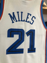 Load image into Gallery viewer, Vintage Nike Cleveland Cavaliers Darius Miles Swingman Jersey Size Medium

