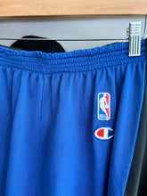 Load image into Gallery viewer, Vintage Champion Late 90s New York Knicks Shorts 2XL
