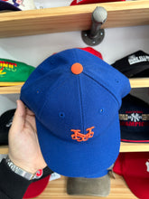 Load image into Gallery viewer, Vintage Deadstock SAMPLE Logo Athletic New York Mets SnapBack
