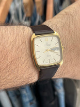 Load image into Gallery viewer, Vintage 1980s Hamilton Masterpiece Square Quartz Day / Date Watch
