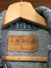 Load image into Gallery viewer, Vintage Levi’s Denim Trucker Jacket Size Small
