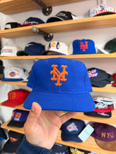 Load image into Gallery viewer, Vintage Starter New York Mets Wool Plain Logo Snapback

