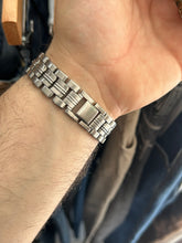 Load image into Gallery viewer, Vintage 1998 Seiko Stainless Steel 50M Quartz Watch

