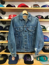 Load image into Gallery viewer, Vintage Levi’s Denim Trucker Jacket Size Small
