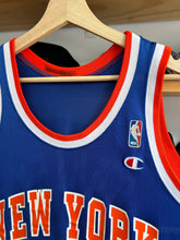 Load image into Gallery viewer, Vintage Champion New York Knicks Charles Oakley 40 Medium
