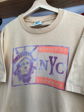 Load image into Gallery viewer, Vintage NYC Statue Of Liberty Tee Size XL
