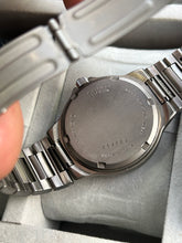 Load image into Gallery viewer, Vintage 2000 Seiko Solar Titanium Men’s Watch
