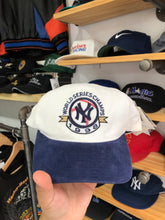 Load image into Gallery viewer, Deadstock Vintage Starter New York Yankees 1998 World Series Champions Snapback
