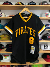 Load image into Gallery viewer, Mitchell &amp; Ness Pittsburgh Pirates Willie Stargell Jersey Size Medium
