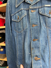 Load image into Gallery viewer, Vintage 1970s Wrangler No Fault Denim Jacket Small
