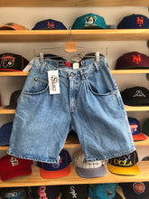 Load image into Gallery viewer, Vintage 2001 Levi’s Silvertab Light Wash Loose Jean Shorts Size 30
