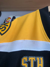 Load image into Gallery viewer, Deadstock 2014 Reebok Boston Bruins Blank Jersey Size Large
