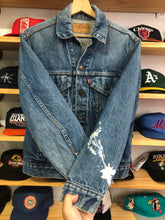 Load image into Gallery viewer, Vintage Levi’s Denim Trucker Jacket Size Small
