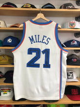 Load image into Gallery viewer, Vintage Nike Cleveland Cavaliers Darius Miles Swingman Jersey Size Medium
