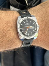 Load image into Gallery viewer, Vintage 1977 Timex Automatic Diver Watch
