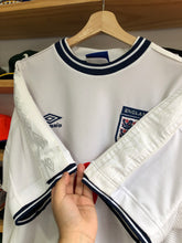 Load image into Gallery viewer, Vintage 1999-2001 Umbro England Michael Owen Jersey Size XL

