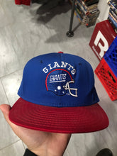 Load image into Gallery viewer, Vintage NFL New York Giants Pro Line Snapback
