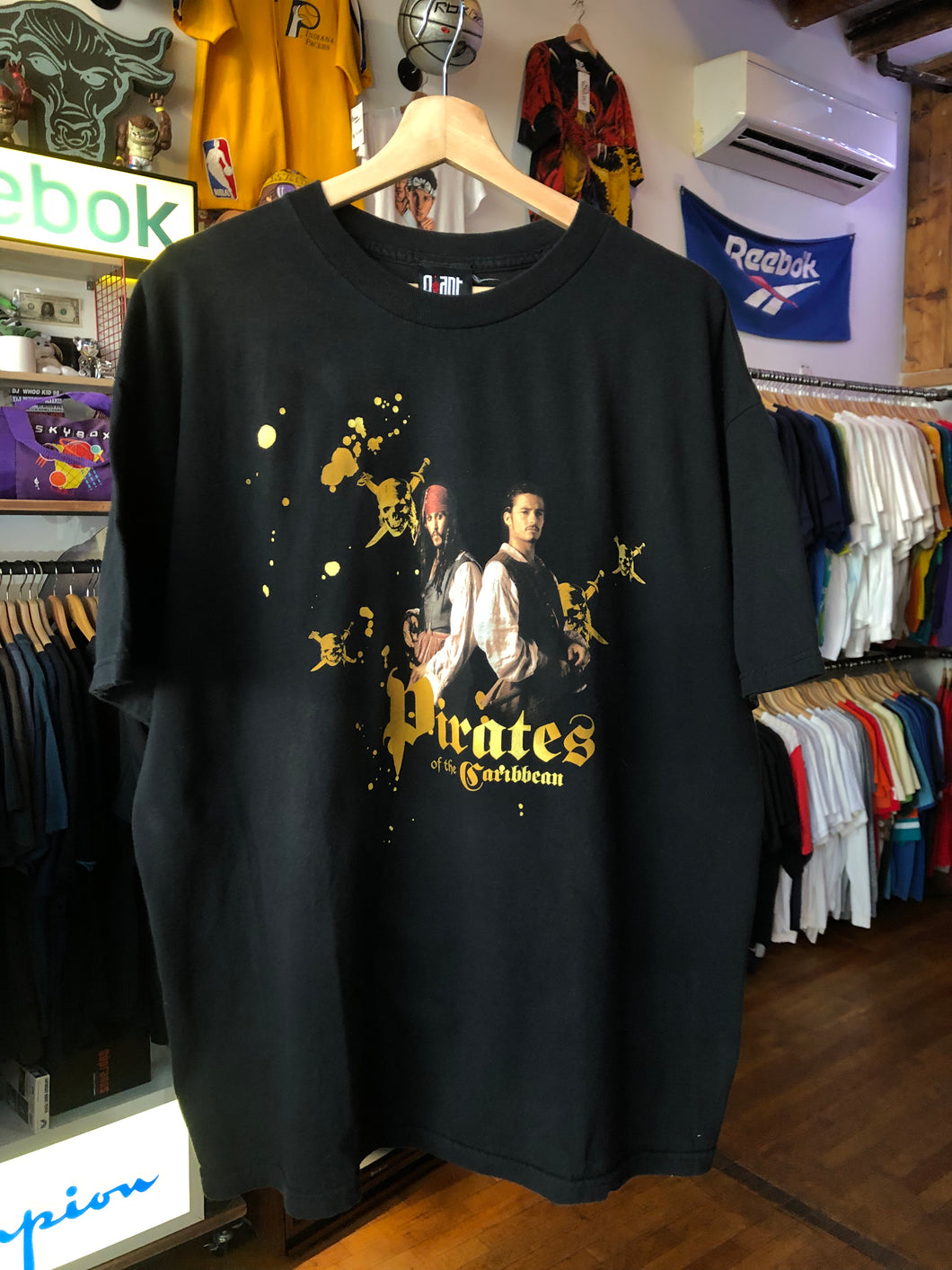Vintage Pirates Of The Caribbean Tee Size XL