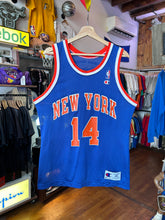 Load image into Gallery viewer, Vintage Anthony Mason New York Knicks Champion 40 Medium
