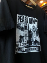 Load image into Gallery viewer, 2010 Pearl Jam Band Concert Tee Size Large
