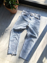 Load image into Gallery viewer, Vintage 80s Levi’s Orange Tab Acid Wash Jeans Size 34

