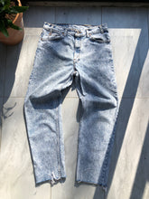 Load image into Gallery viewer, Vintage 80s Levi’s Orange Tab Acid Wash Jeans Size 34
