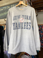 Load image into Gallery viewer, Vintage 1998 New York Yankees Long Sleeve Tee Size XL

